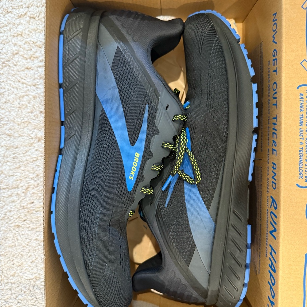 Brand new Brooks anthem 5 Men's Black Running Shoes. Size 11.5